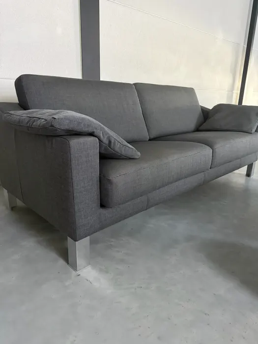 Leolux Antonia 3-zitsbank met 2 poefs — Bank (foto 2)