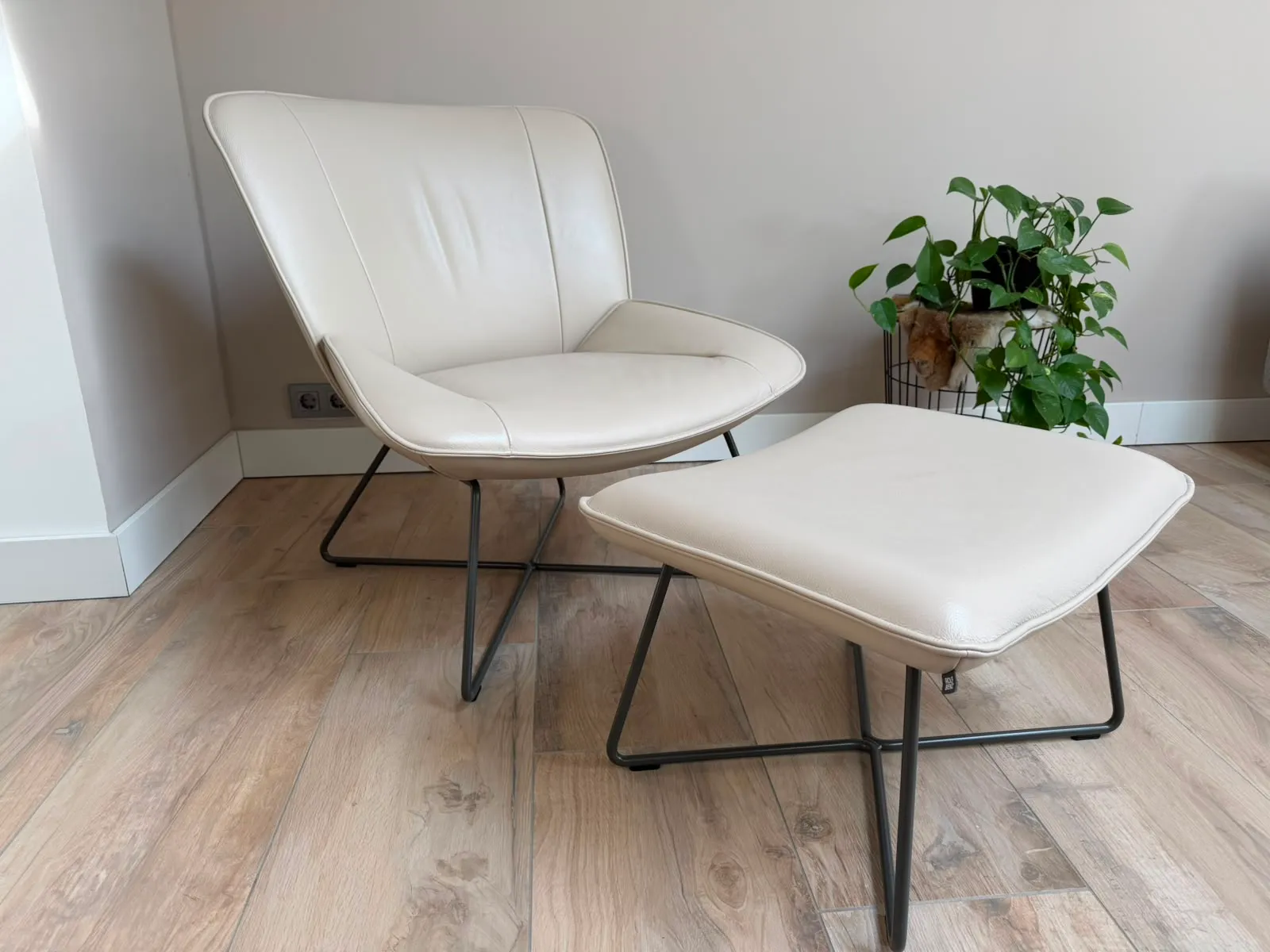 Rolf Benz 383 designfauteuil met hocker — Fauteuil